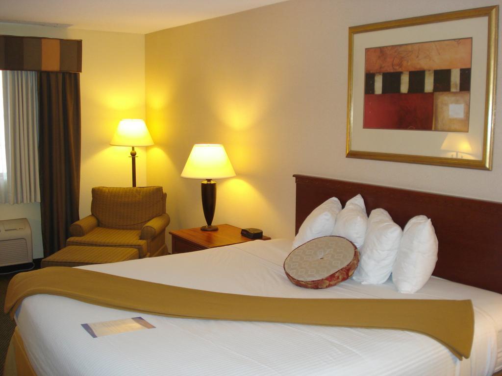 Quality Inn & Suites Columbia I-70 部屋 写真