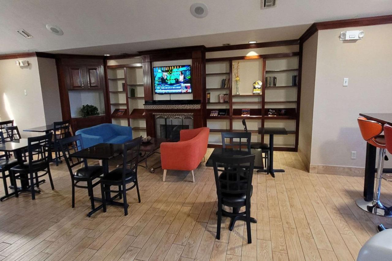 Quality Inn & Suites Columbia I-70 エクステリア 写真
